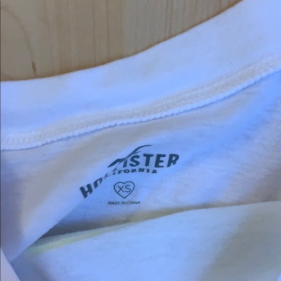 hollister tee! - Picture 2 of 3